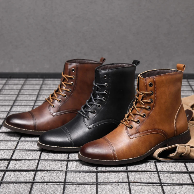 Bottines en cuir patiné pour homme aux coutures nettes et à la semelle robuste