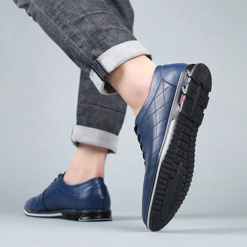 Chaussures élégantes pour homme au design épuré, disponibles en plusieurs coloris