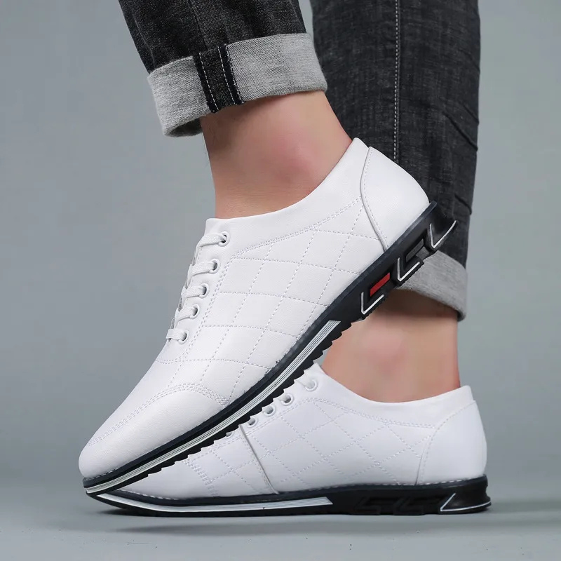 Chaussures élégantes pour homme au design épuré, disponibles en plusieurs coloris