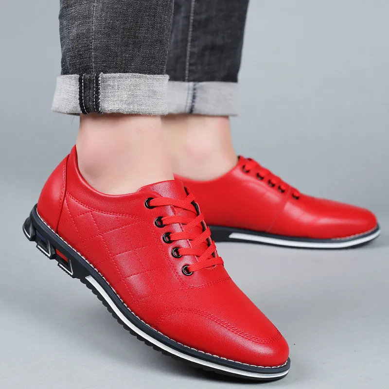 Chaussures élégantes pour homme au design épuré, disponibles en plusieurs coloris