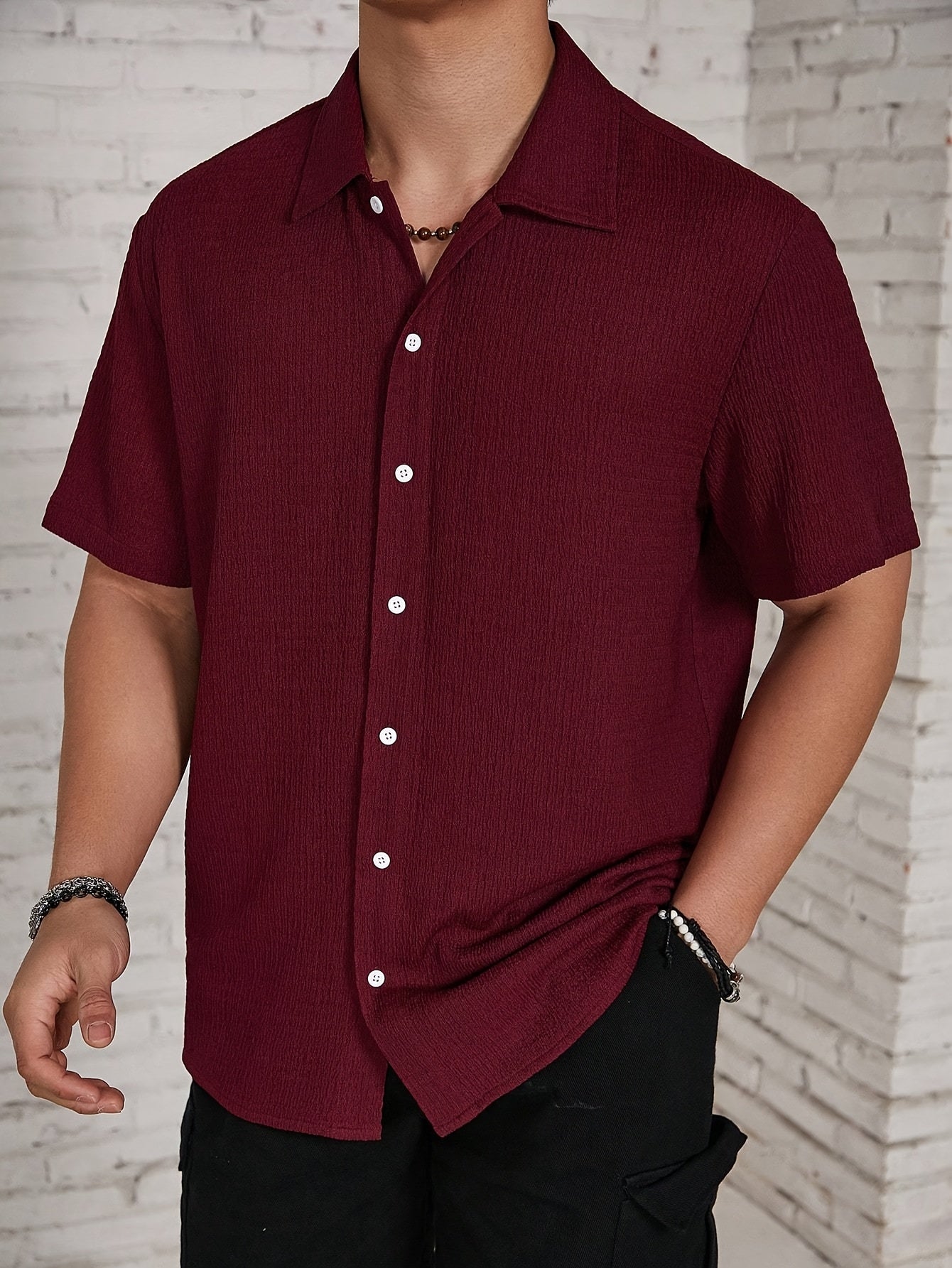 Chemise de printemps pour homme à col classique en tissu léger uni