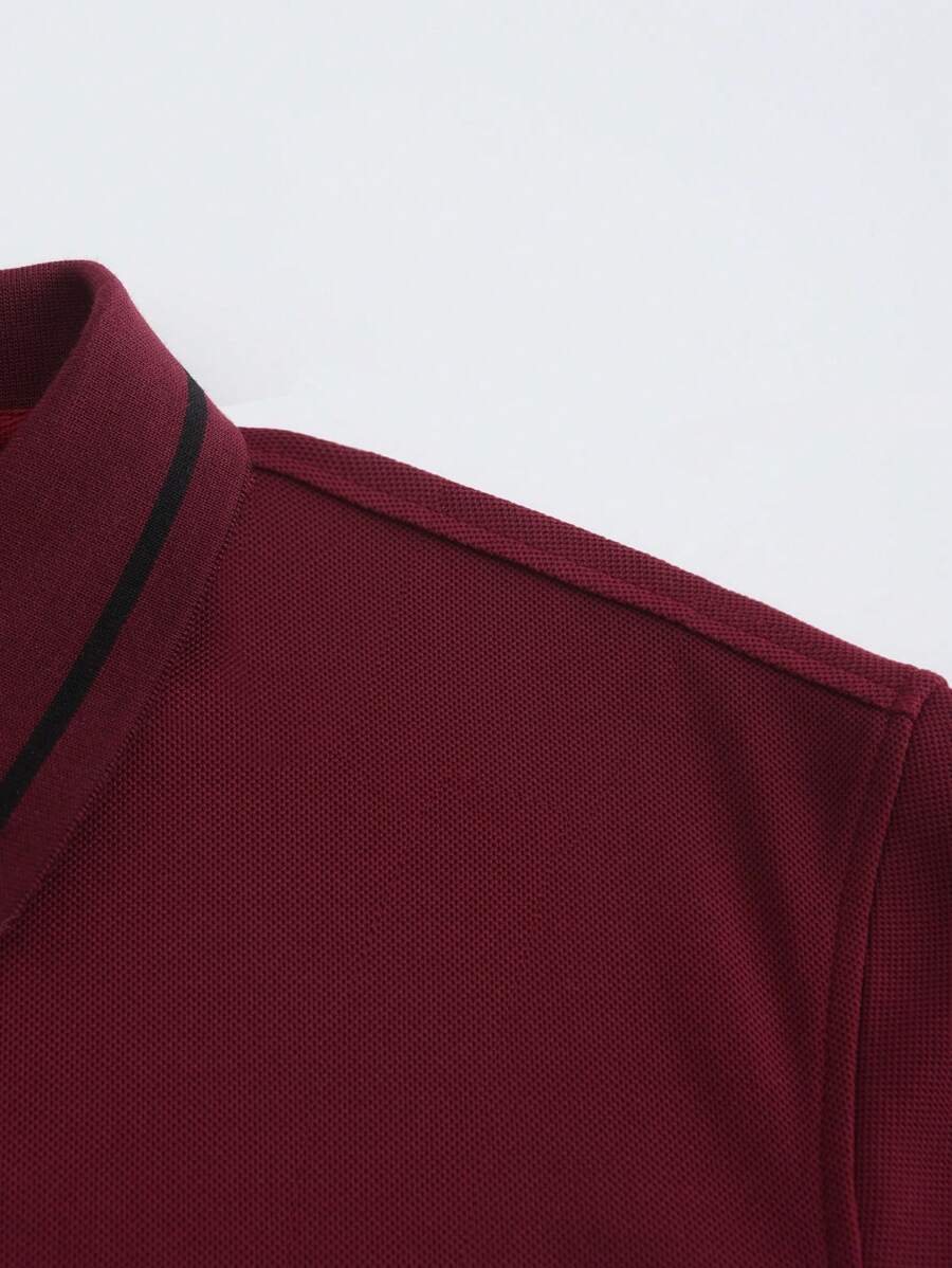 Polo pour homme en polyester à coupe classique avec détail de boutons