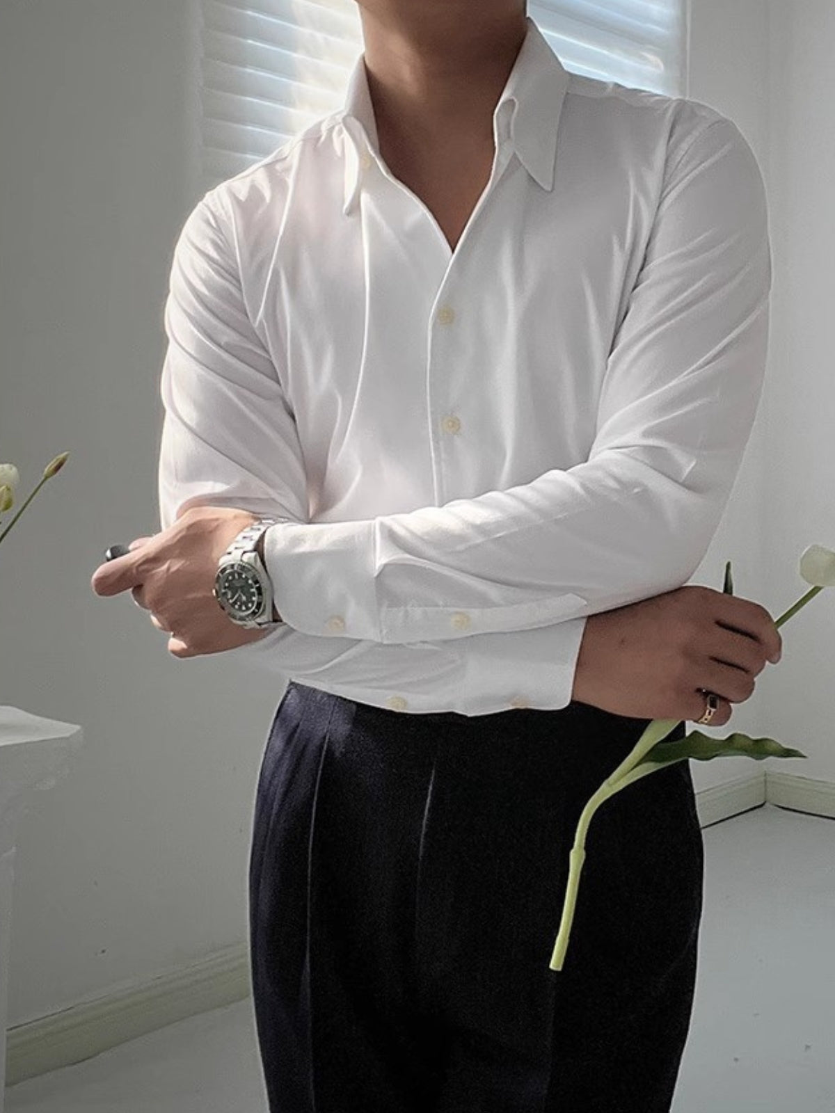 T-shirt homme à col en V en fibres de bambou, coupe slim, disponible en blanc et noir