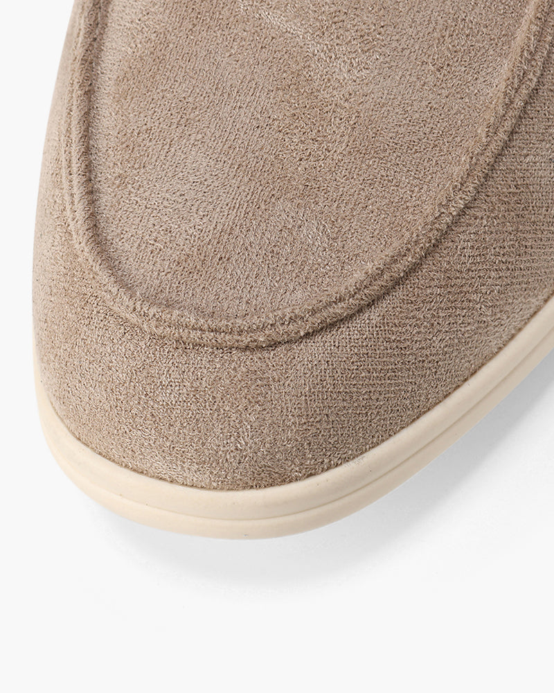 Mocassins en cuir suédé pour homme avec semelle antidérapante et finition artisanale
