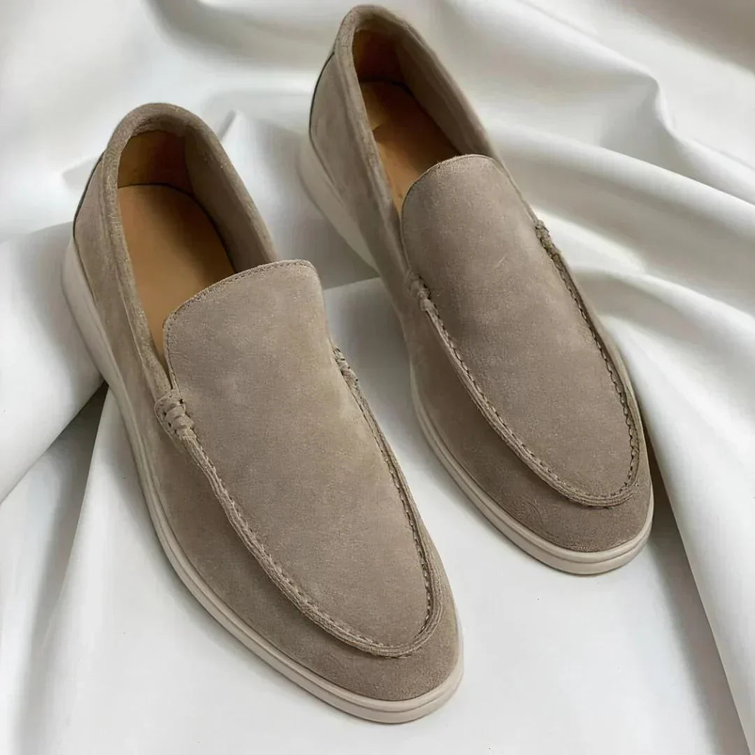 Mocassins en cuir velours pour homme à la surface veloutée et à la forme épurée