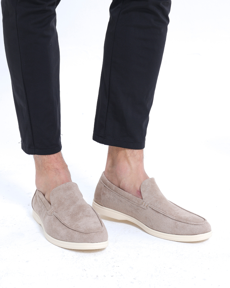 Mocassins en cuir suédé pour homme avec semelle antidérapante et finition artisanale