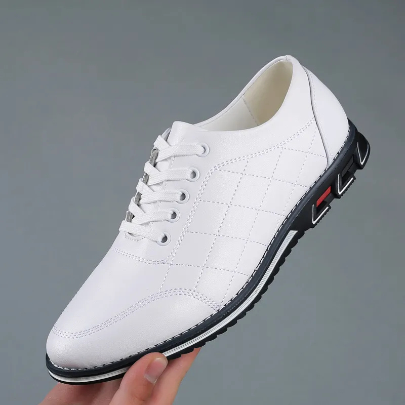 Chaussures élégantes pour homme au design épuré, disponibles en plusieurs coloris