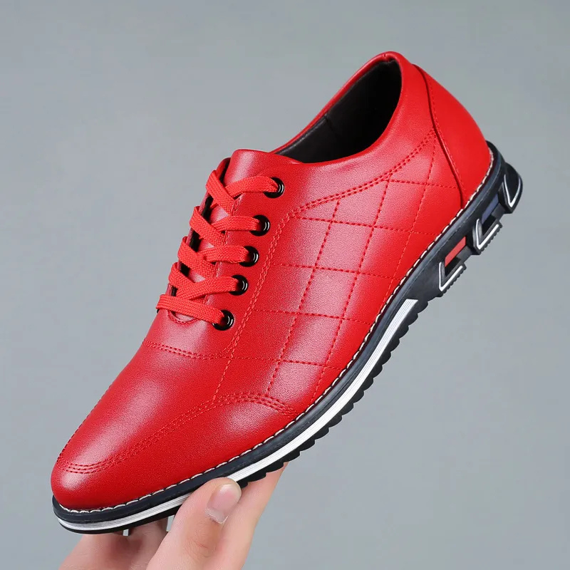 Chaussures élégantes pour homme au design épuré, disponibles en plusieurs coloris
