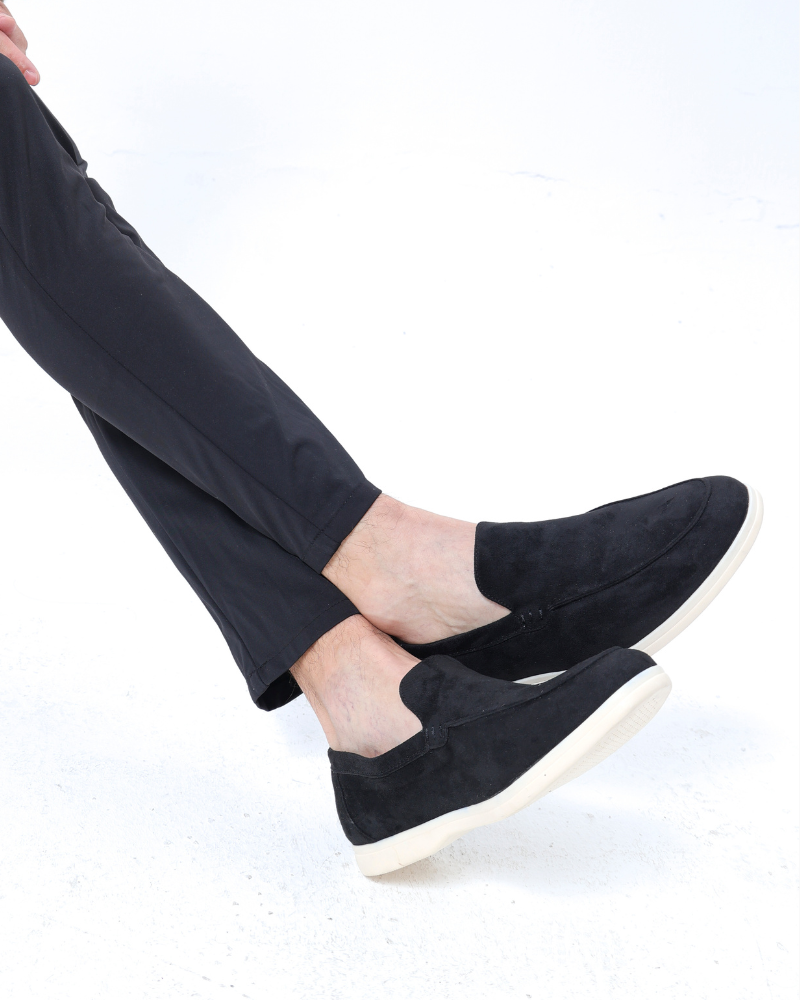 Mocassins en cuir suédé pour homme avec semelle antidérapante et finition artisanale