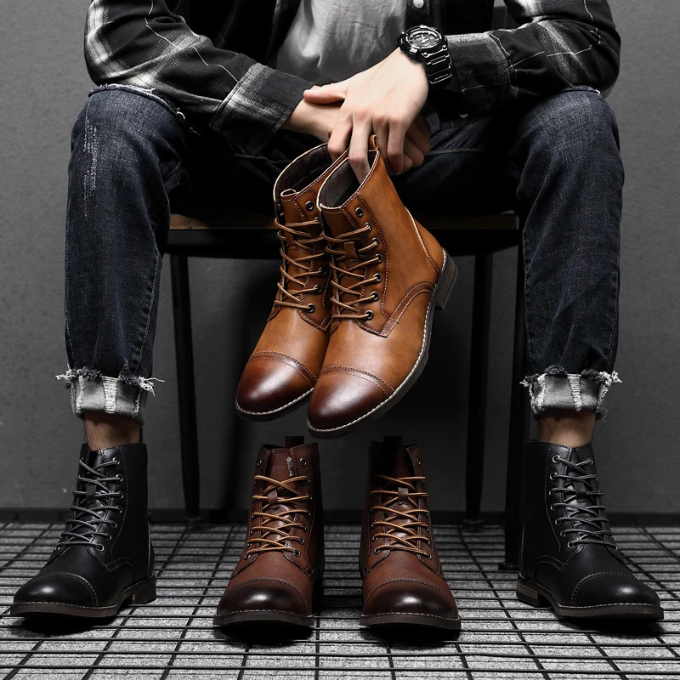 Bottines en cuir patiné pour homme aux coutures nettes et à la semelle robuste