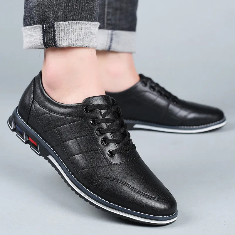Chaussures élégantes pour homme au design épuré, disponibles en plusieurs coloris
