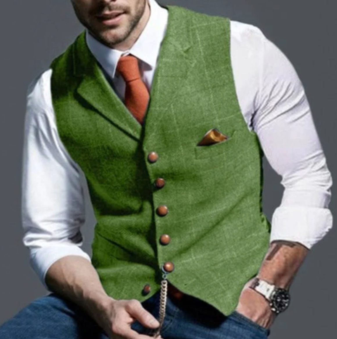 Gilet élégant pour homme à coupe structurée, porté en superposition