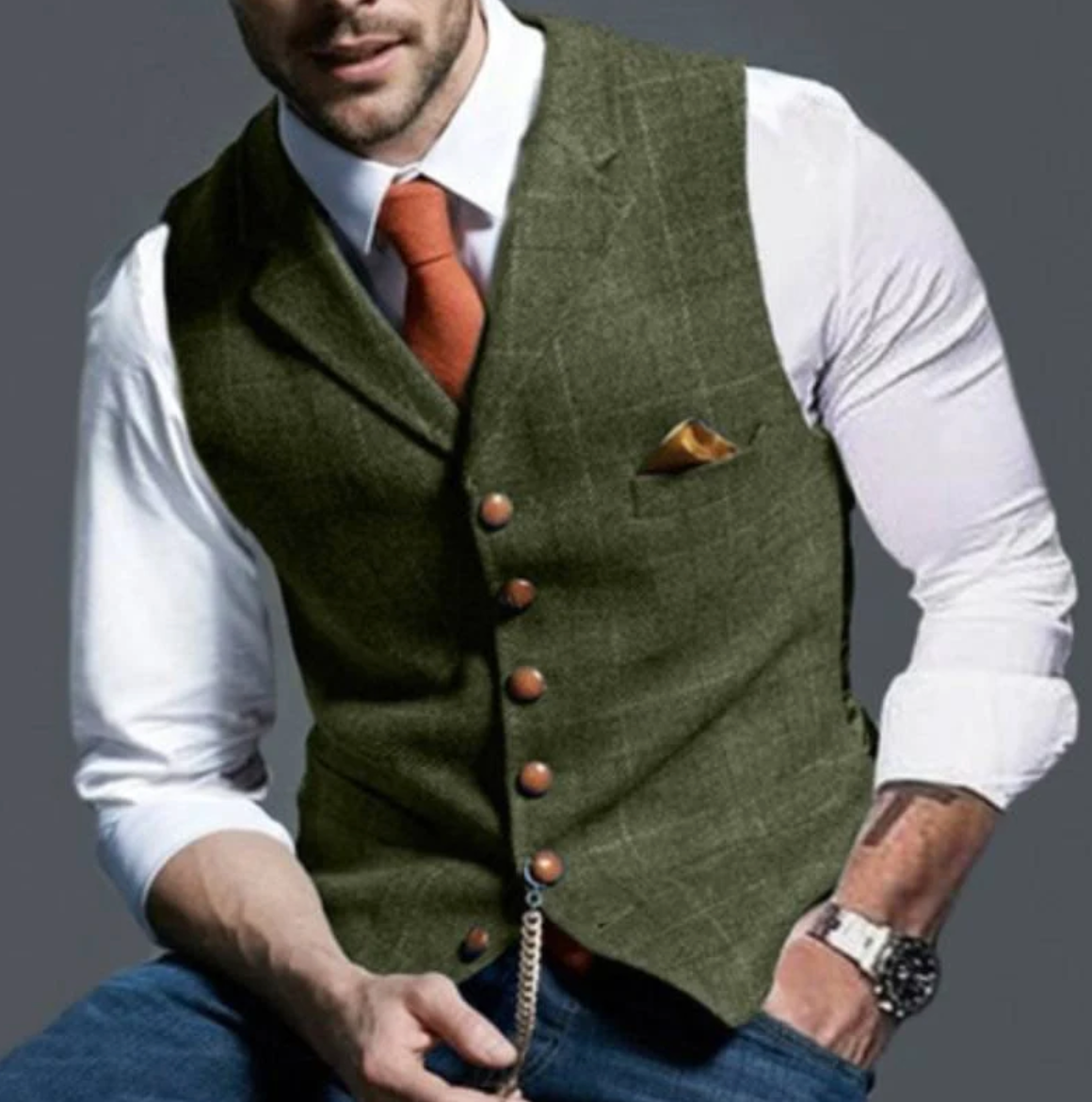 Gilet élégant pour homme à coupe structurée, porté en superposition