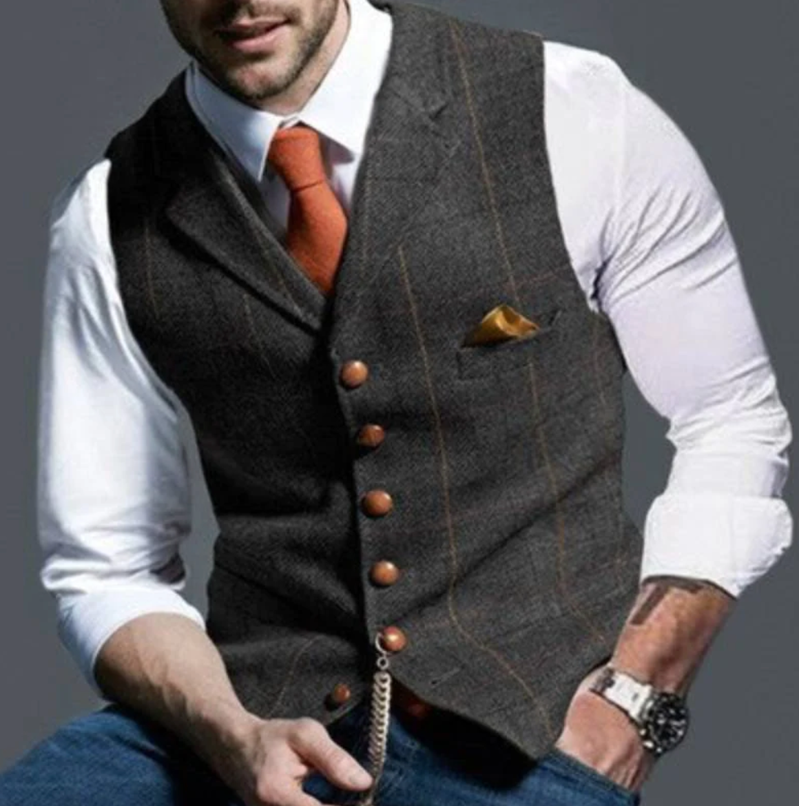 Gilet élégant pour homme à coupe structurée, porté en superposition