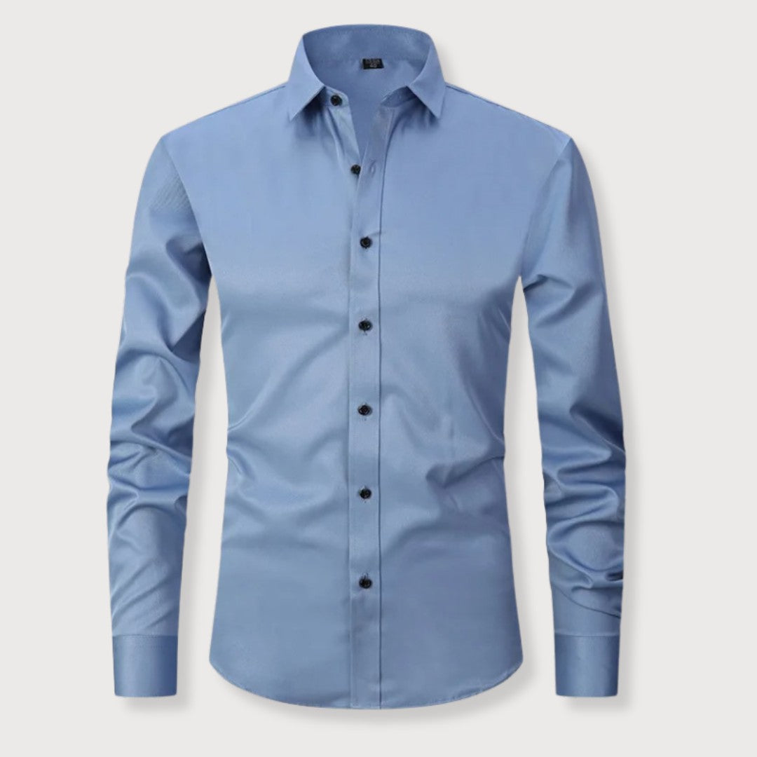 Chemise homme coupe slim à la finition légèrement brillante, présentée à plat