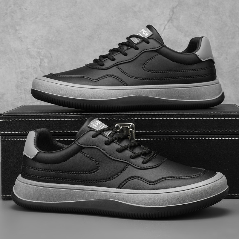 Baskets en cuir véritable pour homme disponibles en blanc et noir