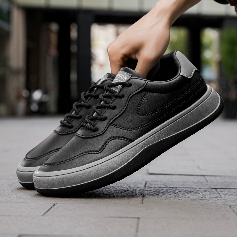 Baskets en cuir véritable pour homme disponibles en blanc et noir