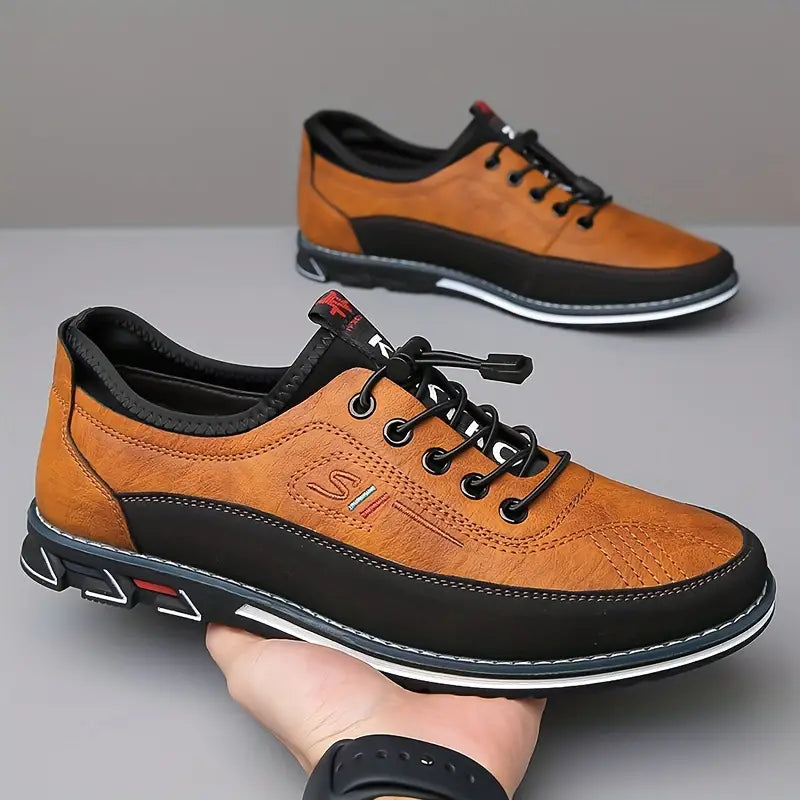 Chaussures raffinées pour homme à la forme épurée, disponibles en plusieurs coloris