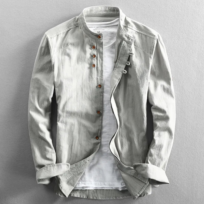 Chemise homme d'inspiration japonaise à coupe contemporaine et ligne épurée