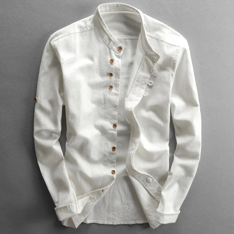 Chemise homme d'inspiration japonaise à coupe contemporaine et ligne épurée