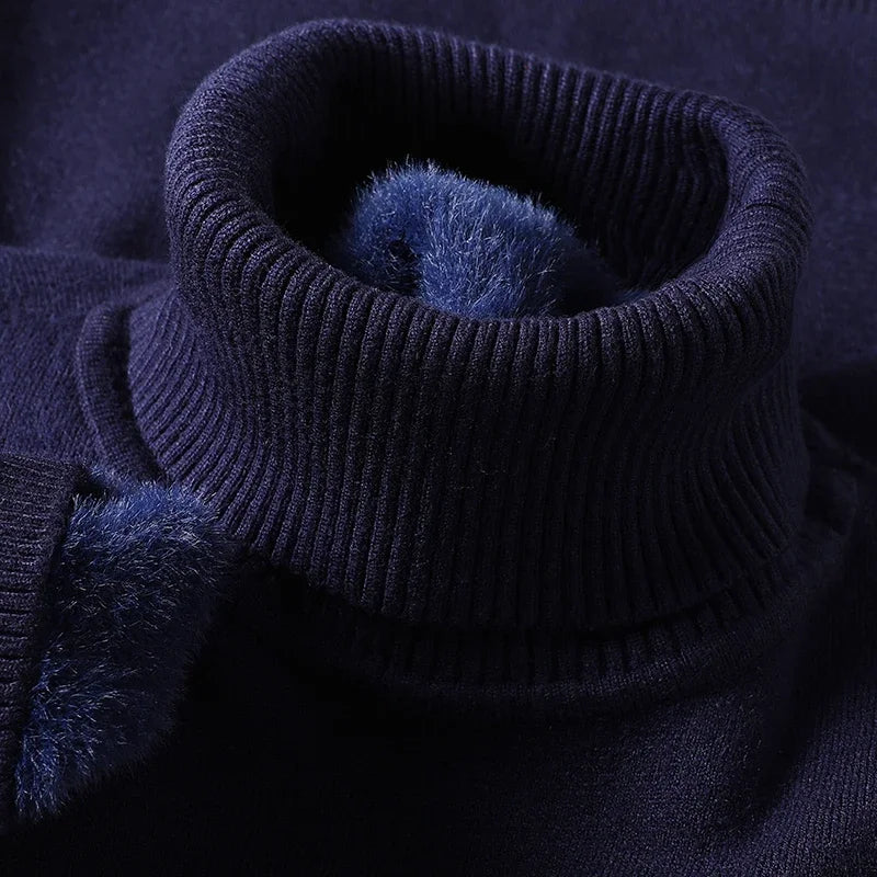 Pull col roulé côtelé pour homme à coupe ajustée, porté seul ou sous une veste