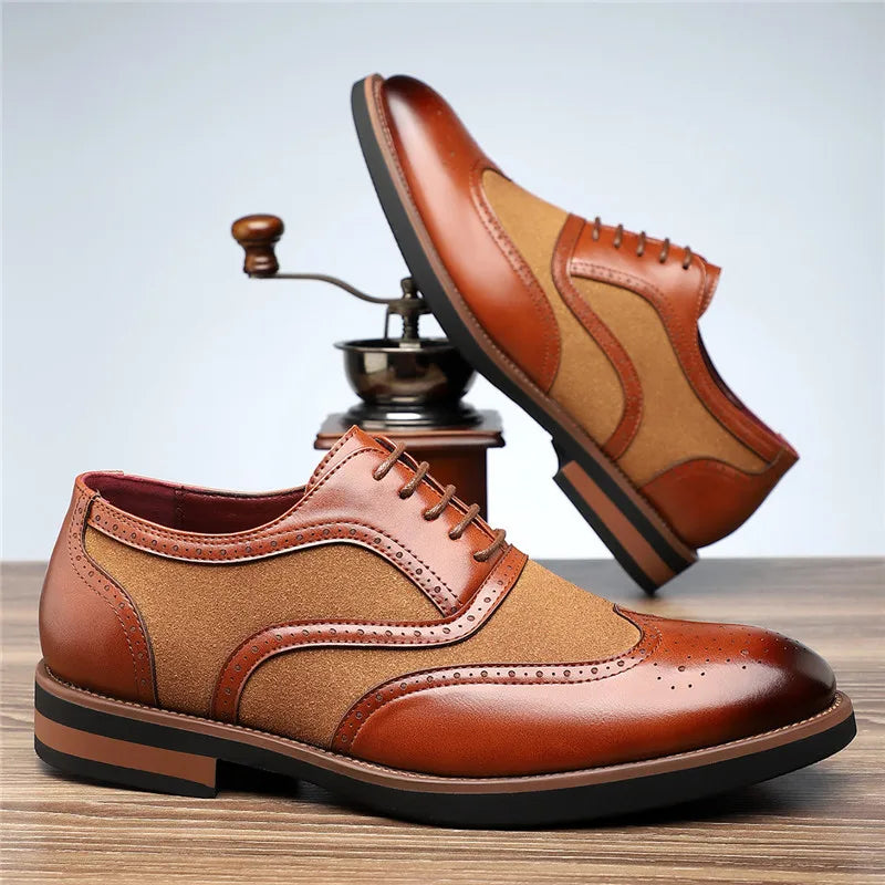 Brogues en cuir poli et suède à bout pointu avec détails de broderie pour homme