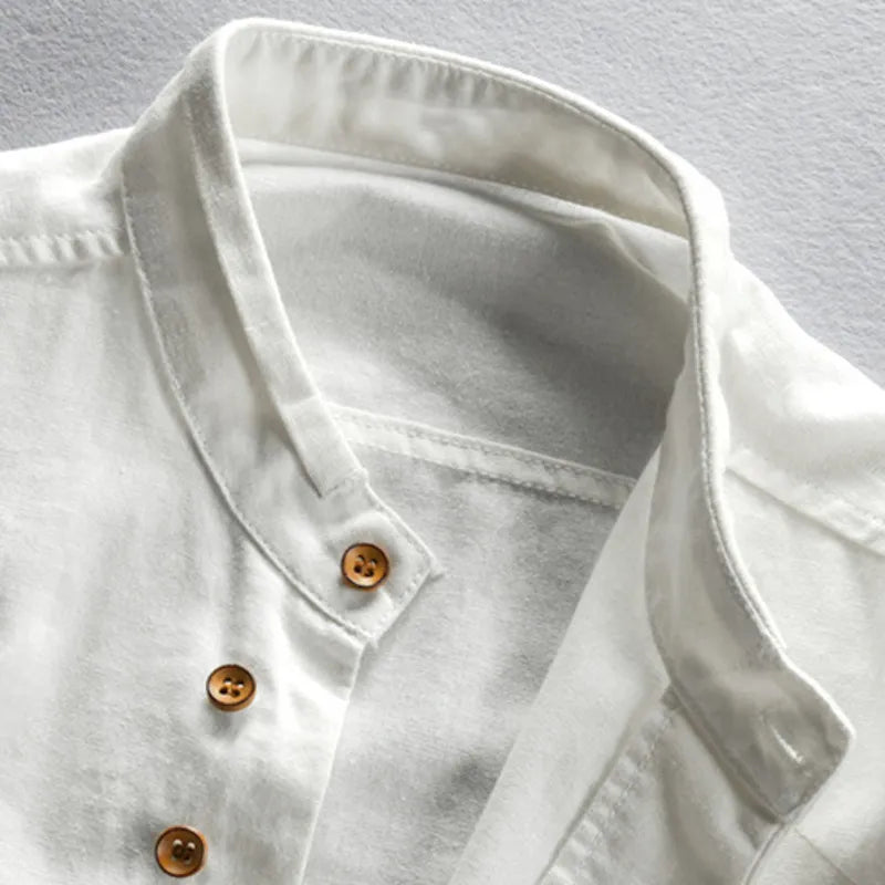 Chemise homme d'inspiration japonaise à coupe contemporaine et ligne épurée