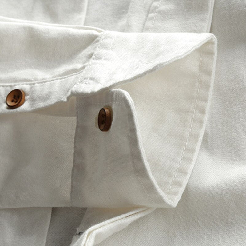 Chemise homme d'inspiration japonaise à coupe contemporaine et ligne épurée