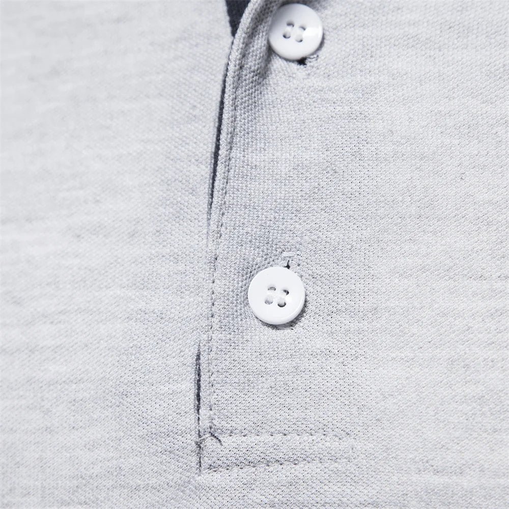 Pull polo pour homme en maille avec broderie discrète, coupe ajustée
