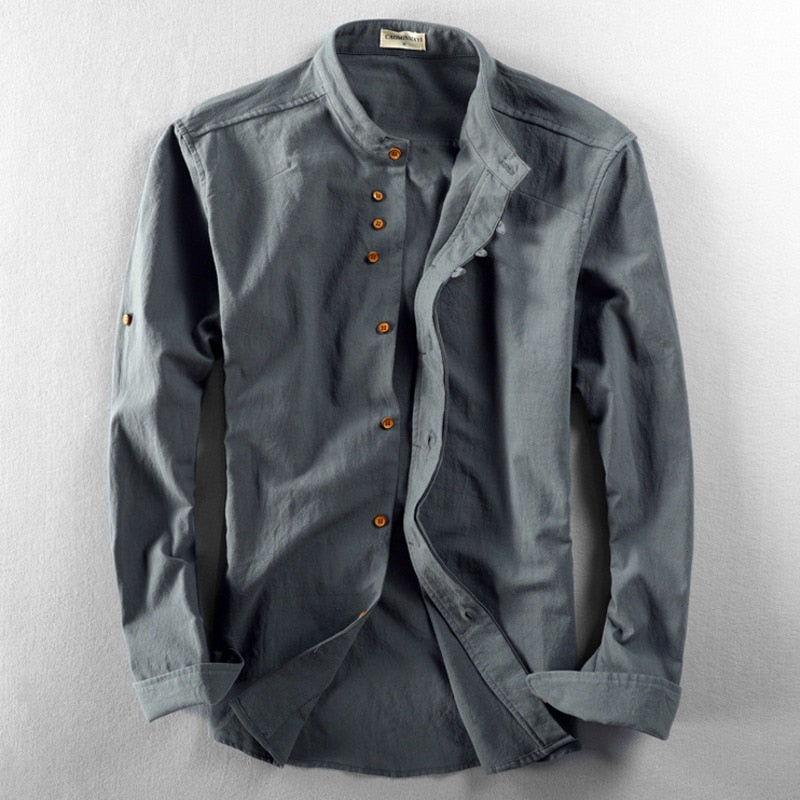 Chemise homme d'inspiration japonaise à coupe contemporaine et ligne épurée