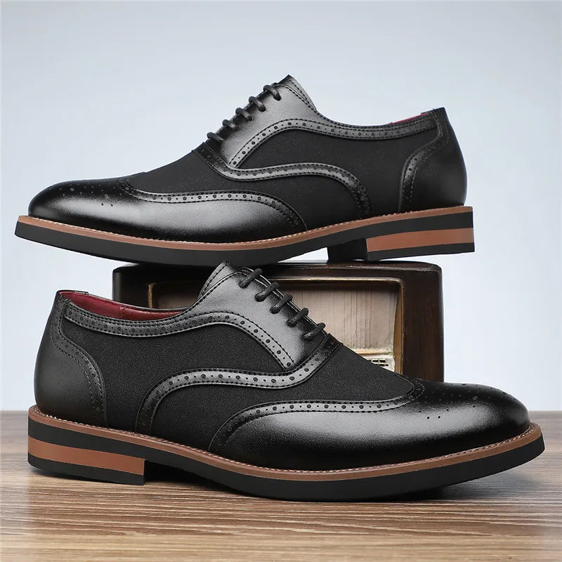 Brogues en cuir poli et suède à bout pointu avec détails de broderie pour homme