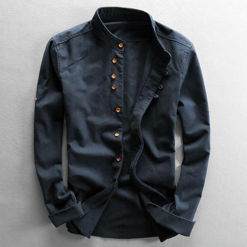 Chemise homme d'inspiration japonaise à coupe contemporaine et ligne épurée