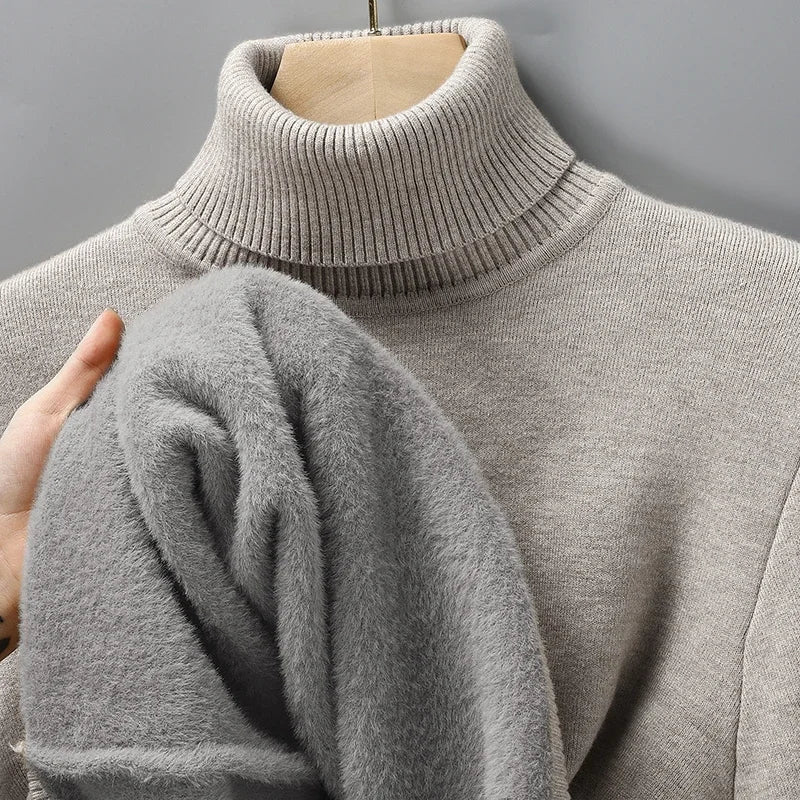 Pull col roulé côtelé pour homme à coupe ajustée, porté seul ou sous une veste