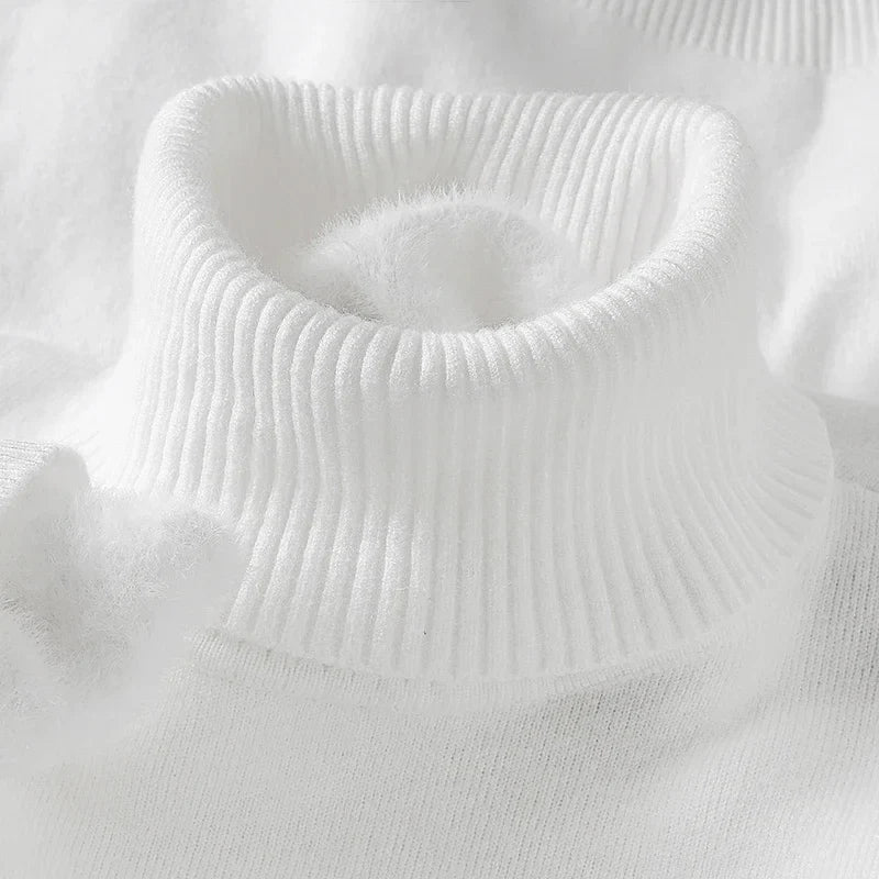Pull col roulé côtelé pour homme à coupe ajustée, porté seul ou sous une veste