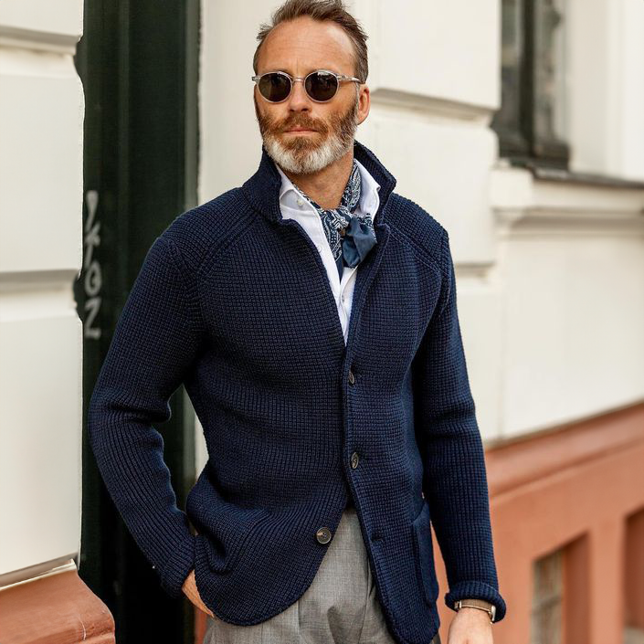 Cardigan en maille boutonné pour homme à coupe ajustée, style intemporel