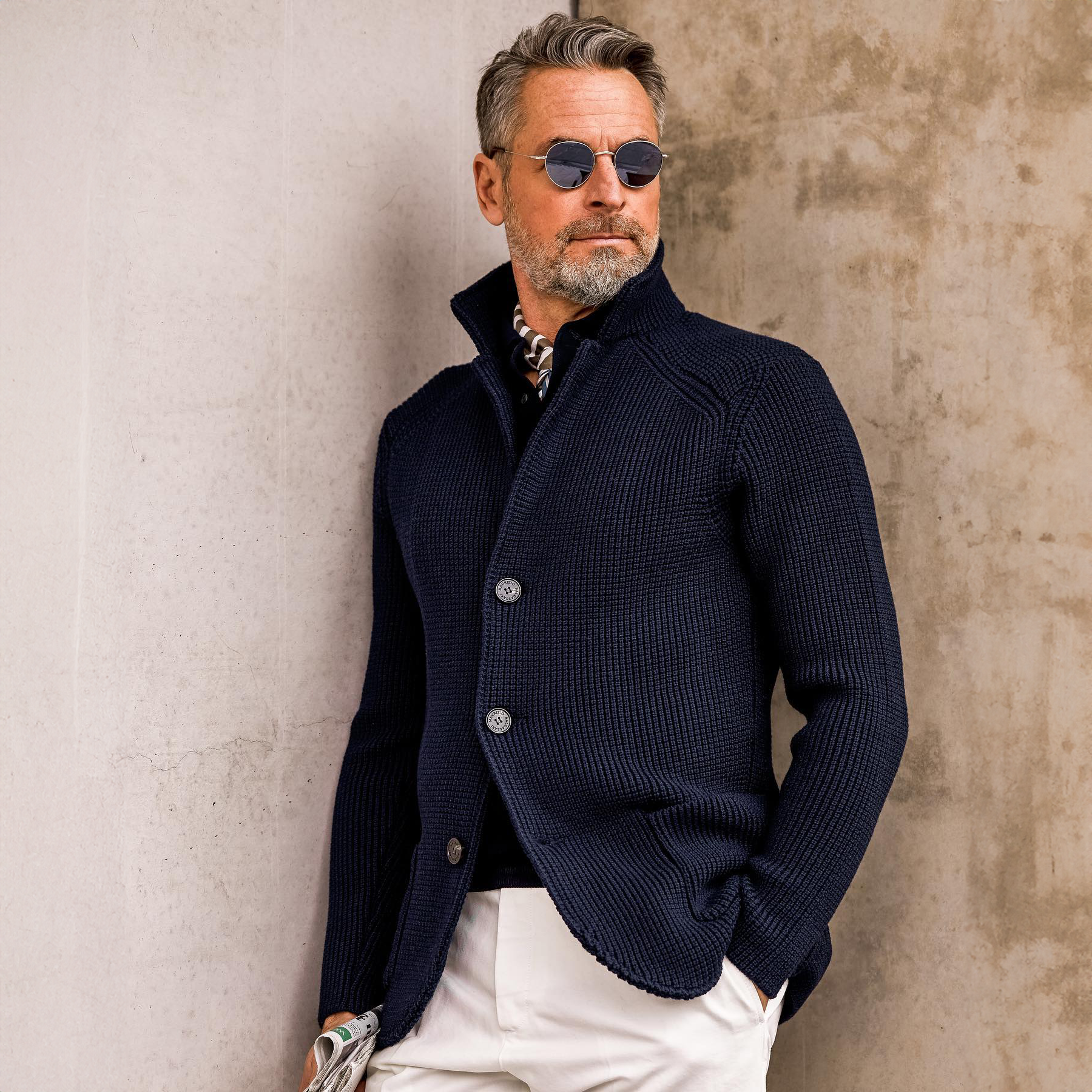 Cardigan en maille boutonné pour homme à coupe ajustée, style intemporel