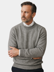 Pull en pur cachemire pour homme à coupe ajustée, disponible en plusieurs coloris