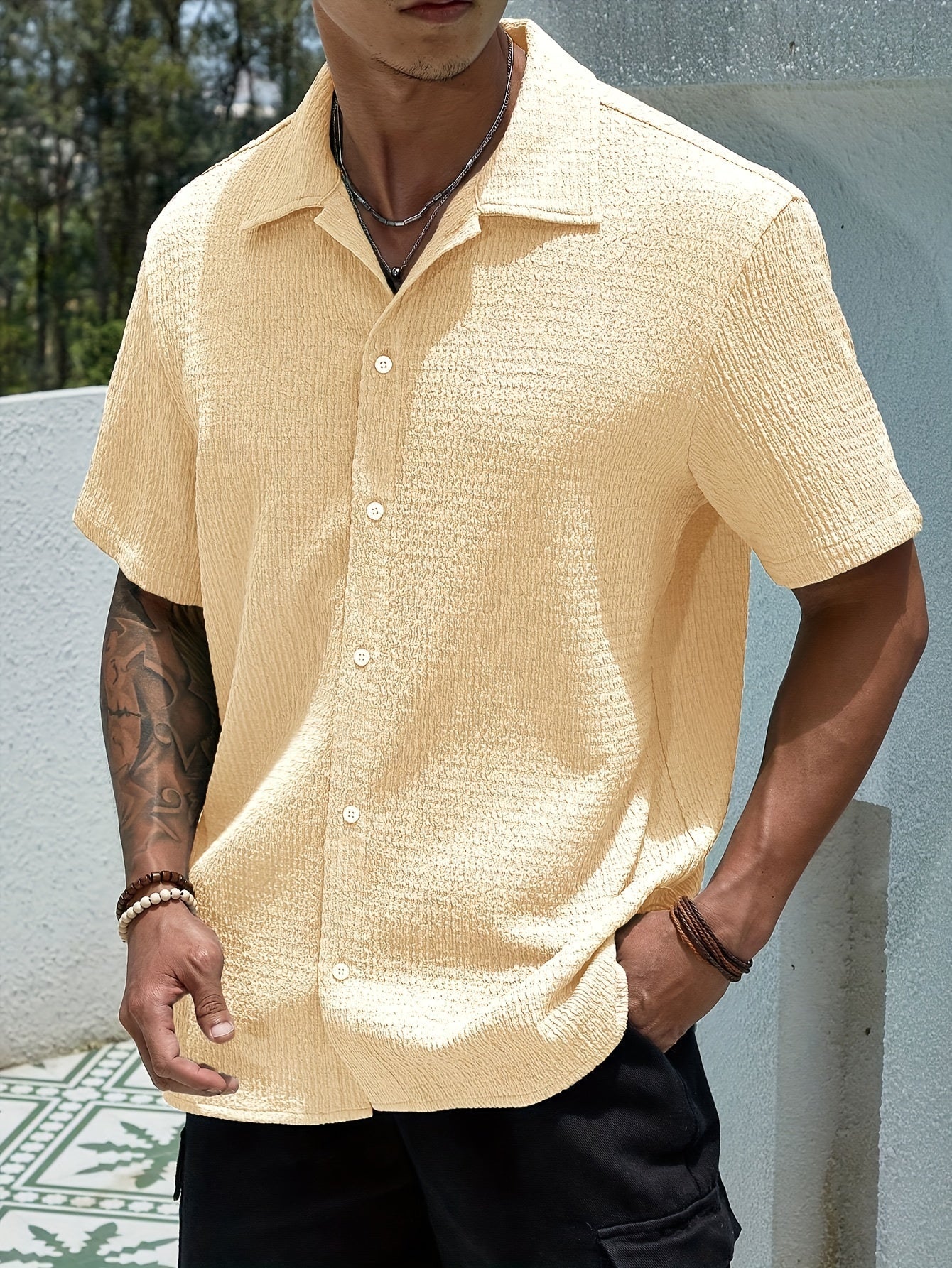 Chemise de printemps pour homme à col classique en tissu léger uni