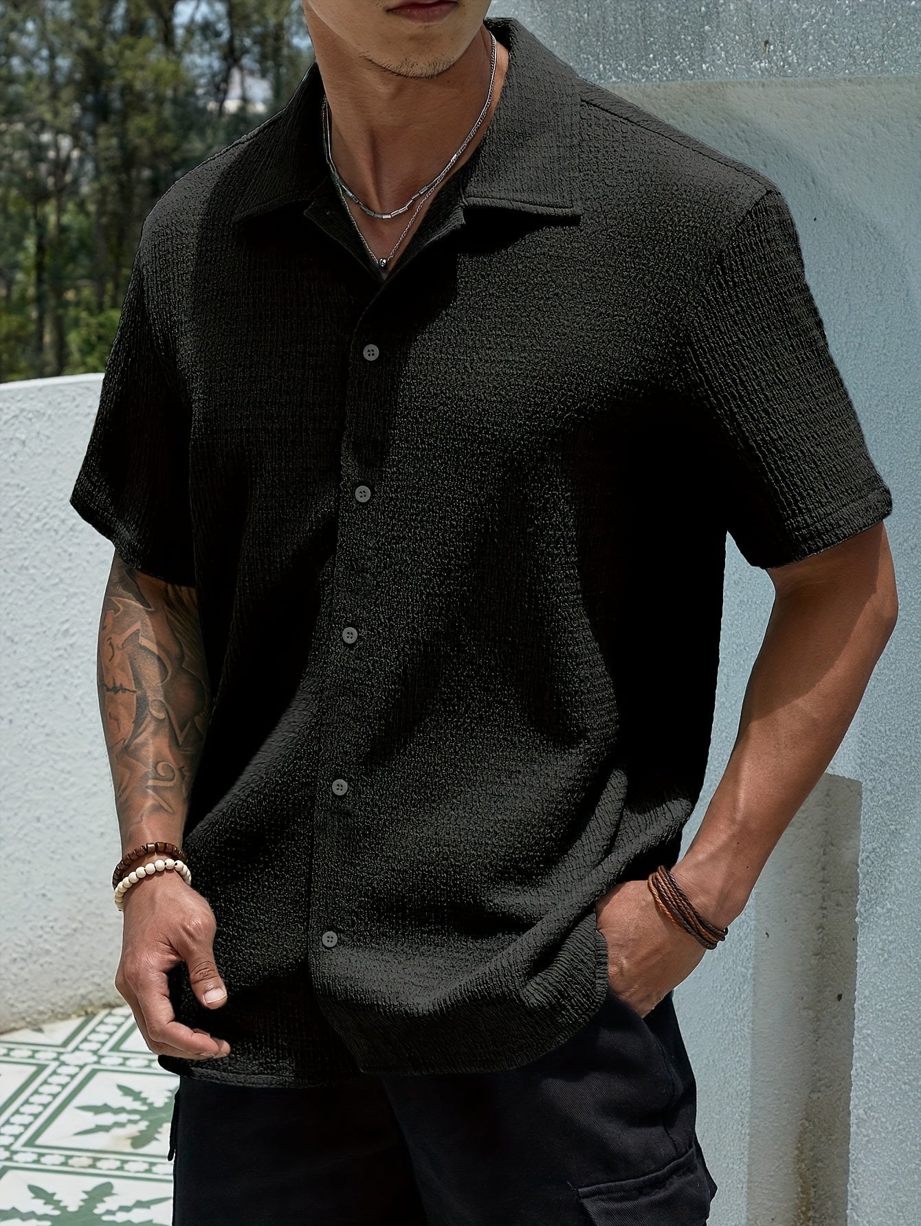 Chemise de printemps pour homme à col classique en tissu léger uni