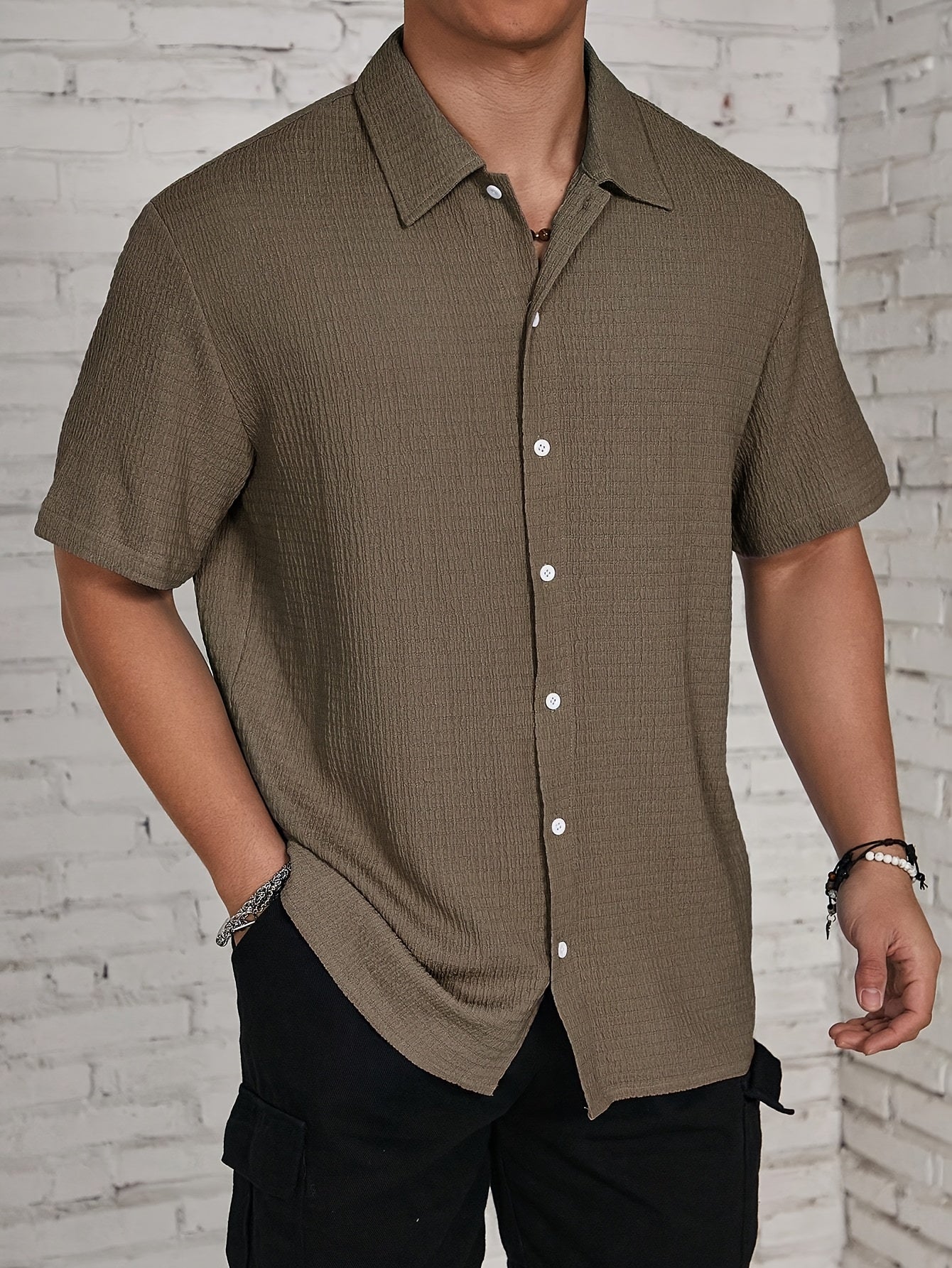 Chemise de printemps pour homme à col classique en tissu léger uni