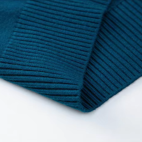 Pull à col roulé pour homme à la coupe épurée et élégante