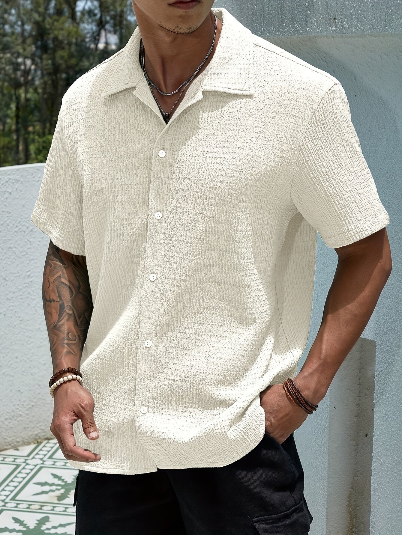 Chemise de printemps pour homme à col classique en tissu léger uni