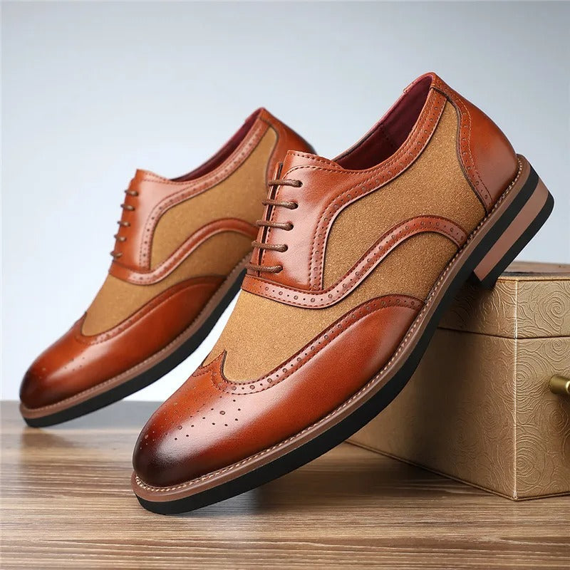 Brogues en cuir poli et suède à bout pointu avec détails de broderie pour homme