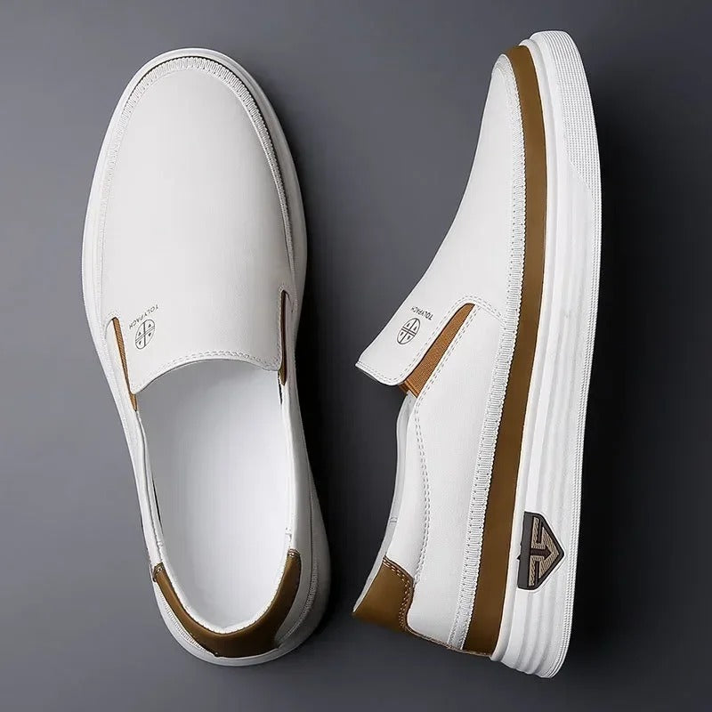 Mocassins en cuir pleine fleur pour homme, modèle slip-on à silhouette épurée