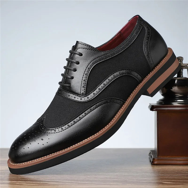 Brogues en cuir poli et suède à bout pointu avec détails de broderie pour homme