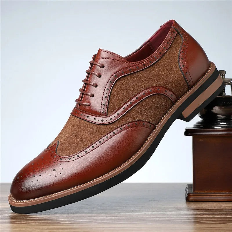 Brogues en cuir poli et suède à bout pointu avec détails de broderie pour homme