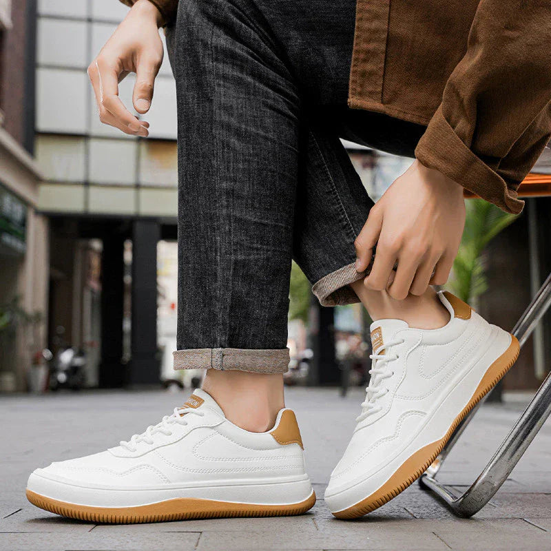 Baskets en cuir véritable pour homme disponibles en blanc et noir