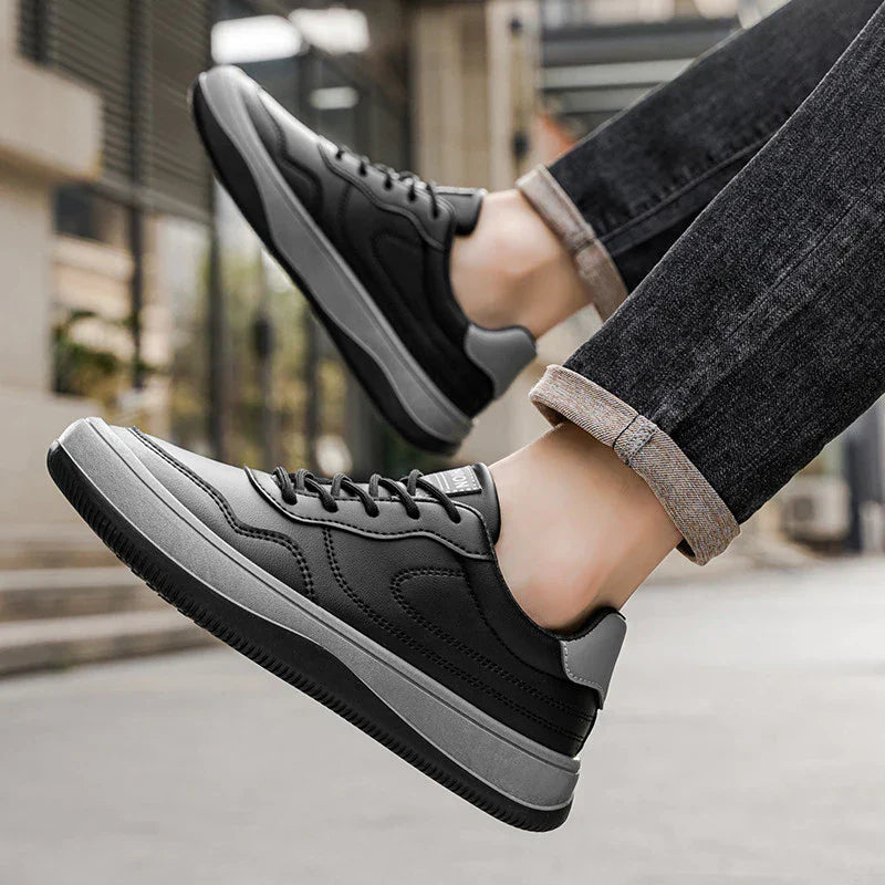 Baskets en cuir véritable pour homme disponibles en blanc et noir