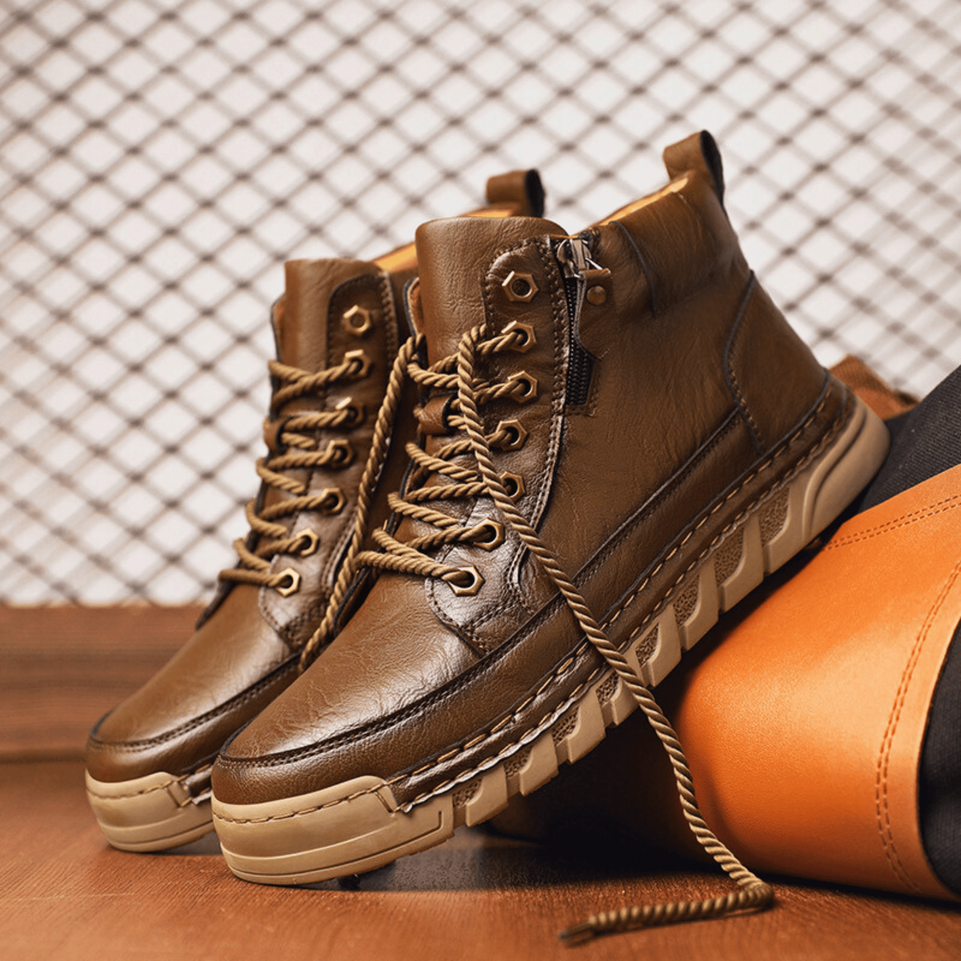 Bottes en cuir pour homme à silhouette fuselée, coloris moka et noir