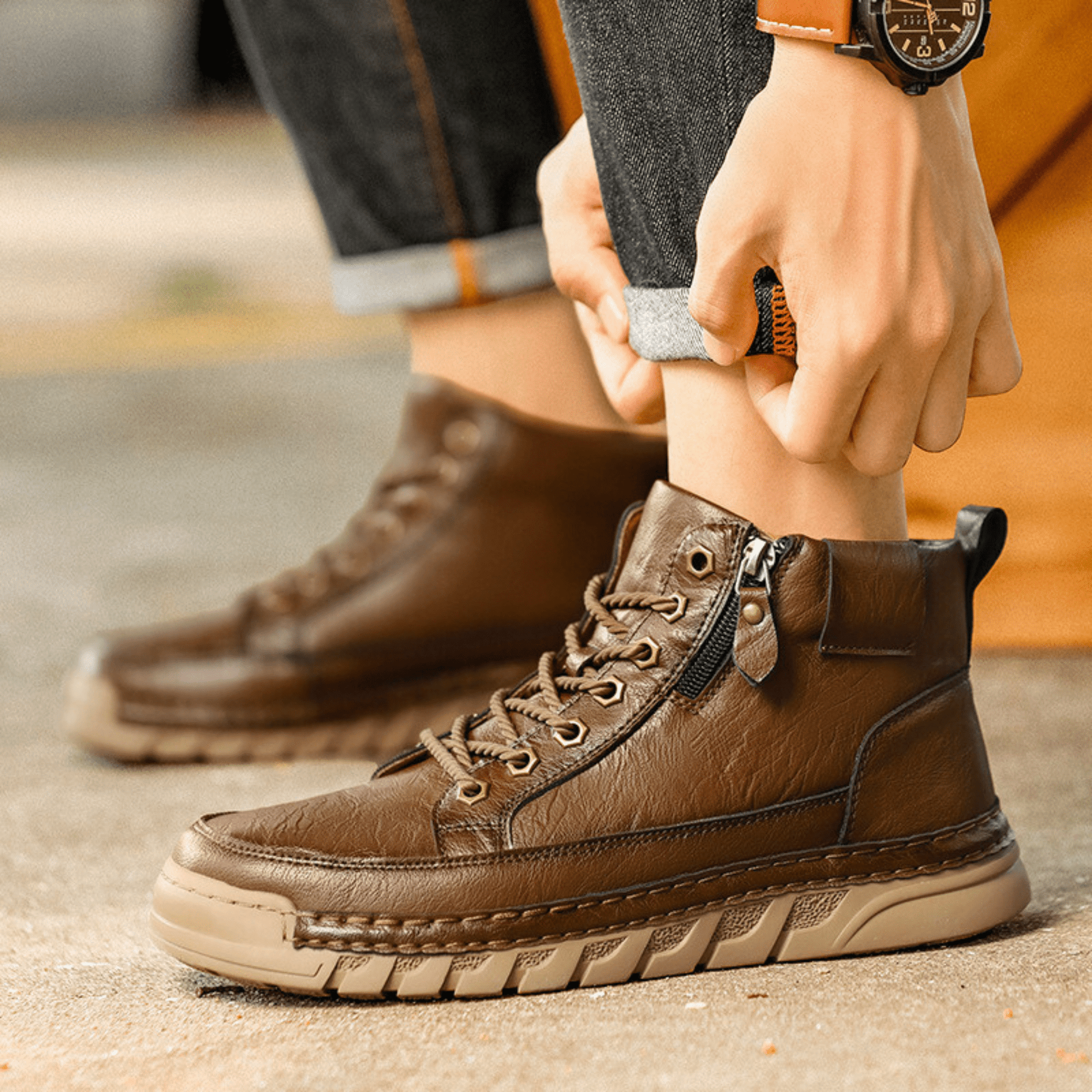 Bottes en cuir pour homme à silhouette fuselée, coloris moka et noir